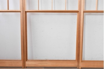 ヴィンテージ建具　昭和後期　明るい木色とすっきりとした格子が魅力の擦り上げ雪見障子戸4枚セット　(R-086591)
