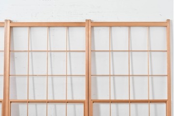 ヴィンテージ建具　昭和後期　明るい木色とすっきりとした格子が魅力の擦り上げ雪見障子戸4枚セット　(R-086591)