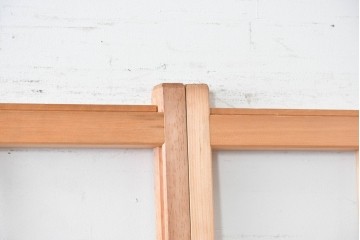ヴィンテージ建具　昭和後期　明るい木色とすっきりとした格子が魅力の擦り上げ雪見障子戸4枚セット　(R-086591)