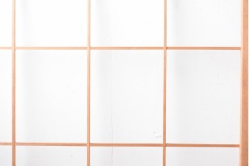 ヴィンテージ建具　昭和後期　明るい木色とすっきりとした格子が魅力の擦り上げ雪見障子戸4枚セット　(R-086591)