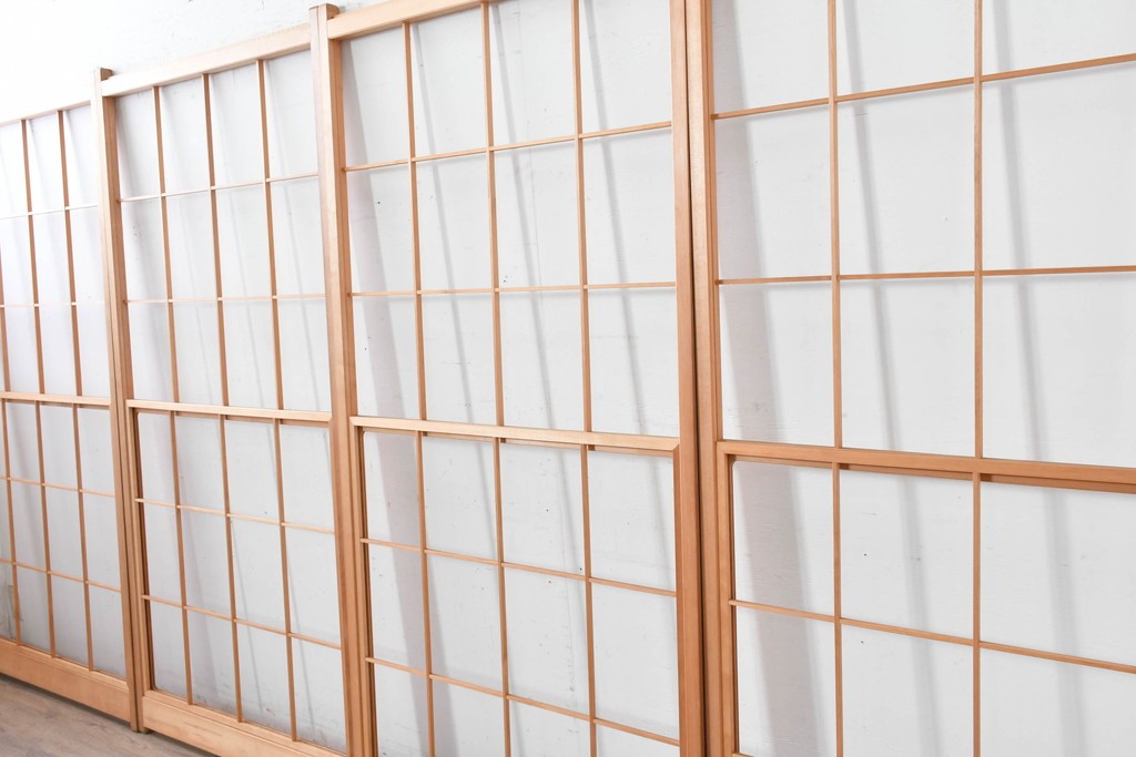 ヴィンテージ建具　昭和後期　明るい木色とすっきりとした格子が魅力の擦り上げ雪見障子戸4枚セット　(R-086591)