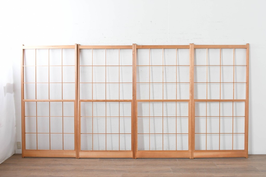 ヴィンテージ建具　昭和後期　明るい木色とすっきりとした格子が魅力の擦り上げ雪見障子戸4枚セット　(R-086591)