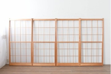 ヴィンテージ建具　昭和後期　明るい木色とすっきりとした格子が魅力の擦り上げ雪見障子戸4枚セット　(R-086591)