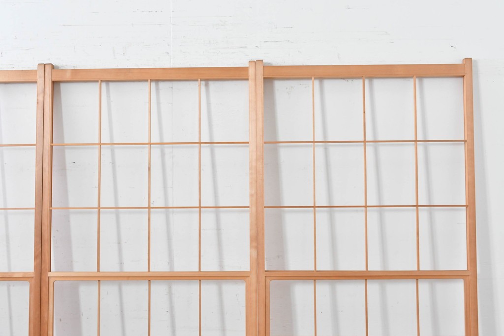 ヴィンテージ建具　昭和後期　明るい木色とすっきりとした格子が魅力の擦り上げ雪見障子戸4枚セット　(R-086591)
