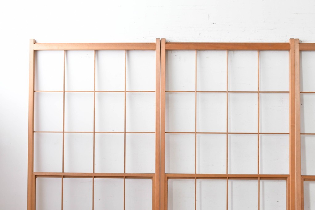 ヴィンテージ建具　昭和後期　明るい木色とすっきりとした格子が魅力の擦り上げ雪見障子戸4枚セット　(R-086592)