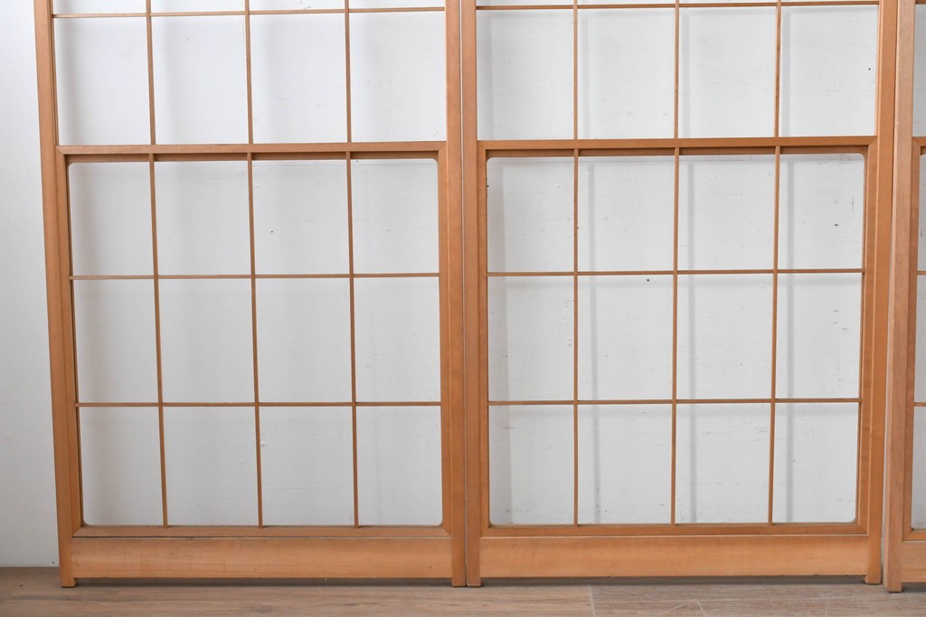 ヴィンテージ建具　昭和後期　明るい木色とすっきりとした格子が魅力の擦り上げ雪見障子戸4枚セット　(R-086592)