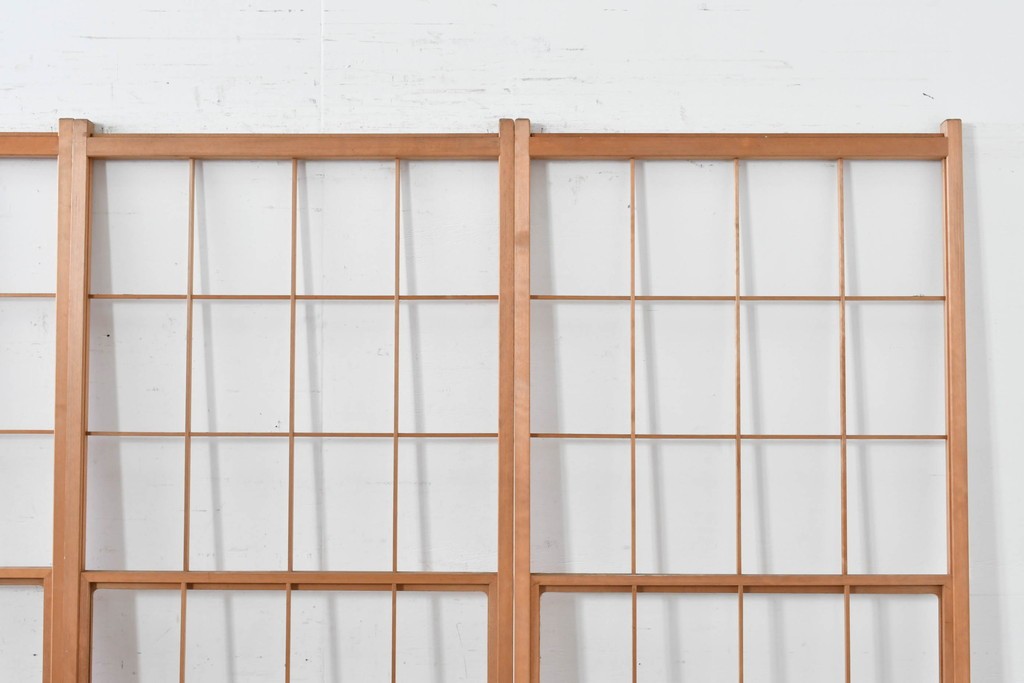 ヴィンテージ建具　昭和後期　明るい木色とすっきりとした格子が魅力の擦り上げ雪見障子戸4枚セット　(R-086592)