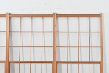 ヴィンテージ建具　昭和後期　明るい木色とすっきりとした格子が魅力の擦り上げ雪見障子戸4枚セット　(R-086592)