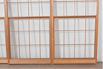 ヴィンテージ建具　昭和後期　明るい木色とすっきりとした格子が魅力の擦り上げ雪見障子戸4枚セット　(R-086592)