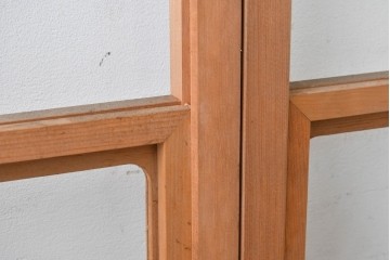 ヴィンテージ建具　昭和後期　明るい木色とすっきりとした格子が魅力の擦り上げ雪見障子戸4枚セット　(R-086592)