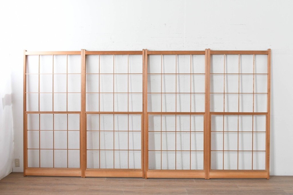 ヴィンテージ建具　昭和後期　明るい木色とすっきりとした格子が魅力の擦り上げ雪見障子戸4枚セット　(R-086592)