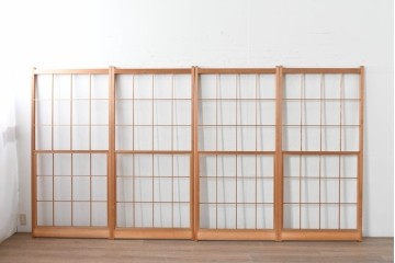 ヴィンテージ建具　昭和後期　明るい木色とすっきりとした格子が魅力の擦り上げ雪見障子戸4枚セット　(R-086592)