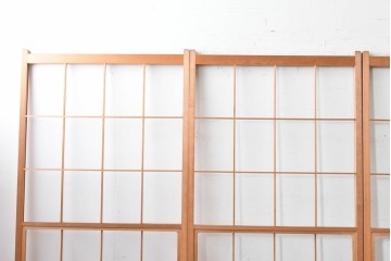 ヴィンテージ建具　昭和後期　明るい木色とすっきりとした格子が魅力の擦り上げ雪見障子戸4枚セット　(R-086592)