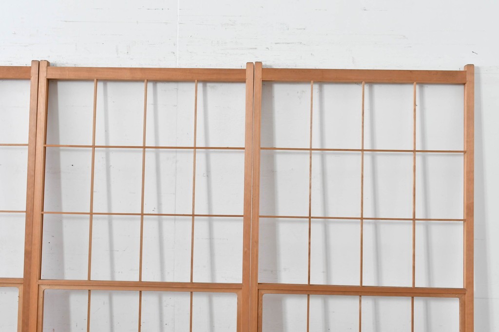 ヴィンテージ建具　昭和後期　明るい木色とすっきりとした格子が魅力の擦り上げ雪見障子戸4枚セット　(R-086592)