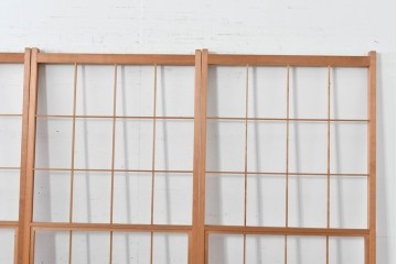 ヴィンテージ建具　昭和後期　明るい木色とすっきりとした格子が魅力の擦り上げ雪見障子戸4枚セット　(R-086592)