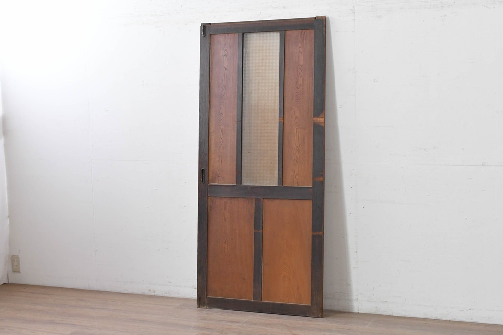 アンティーク建具　昭和初期　大正ロマン　異なる木色のコントラストが目を引く引き戸1枚　(R-086594)