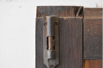 アンティーク建具　昭和初期　大正ロマン　異なる木色のコントラストが目を引く引き戸1枚　(R-086594)