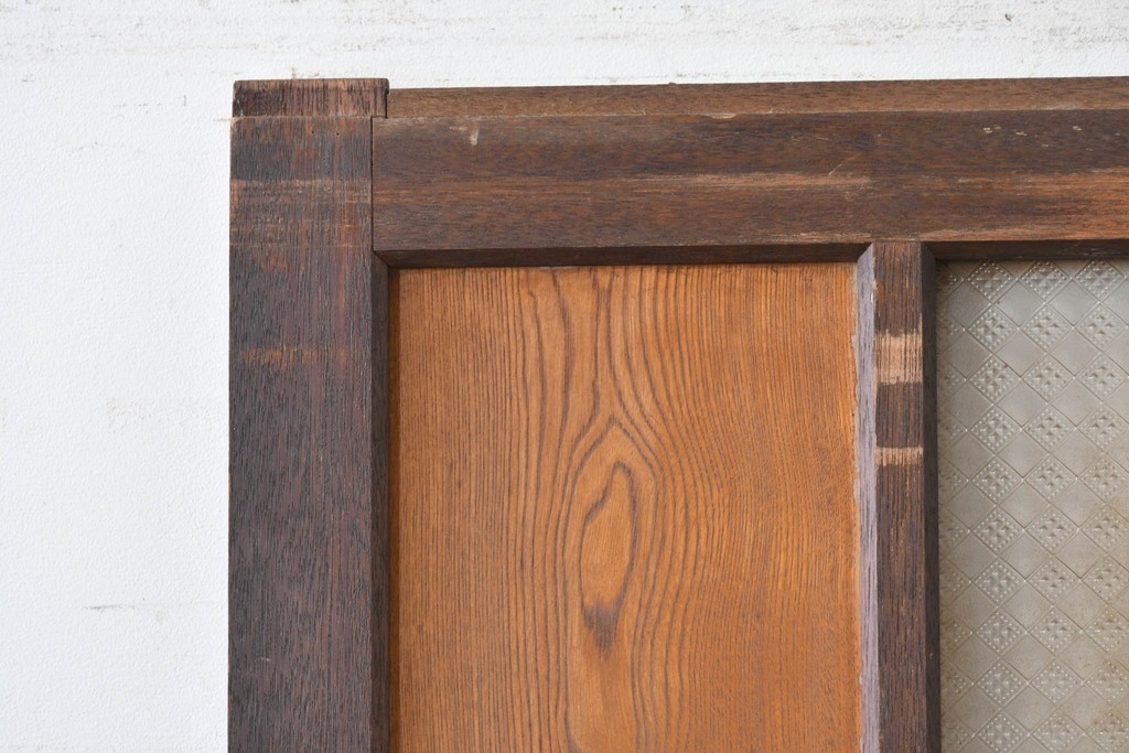 アンティーク建具　昭和初期　大正ロマン　異なる木色のコントラストが目を引く引き戸1枚　(R-086594)