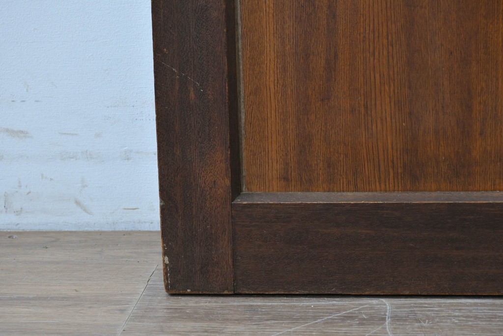 アンティーク建具　昭和初期　大正ロマン　異なる木色のコントラストが目を引くドア1枚　(R-086595)