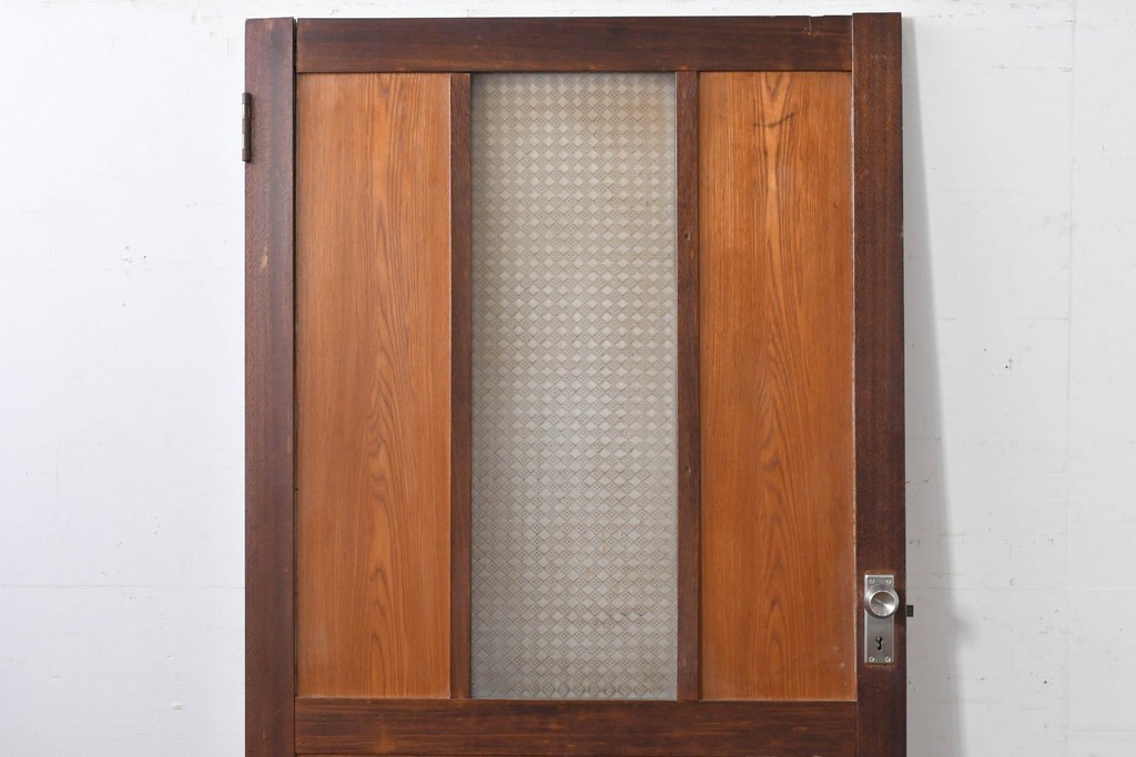 アンティーク建具　昭和初期　大正ロマン　異なる木色のコントラストが目を引くドア1枚　(R-086595)