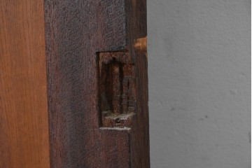 アンティーク建具　昭和初期　大正ロマン　異なる木色のコントラストが目を引くドア1枚　(R-086595)