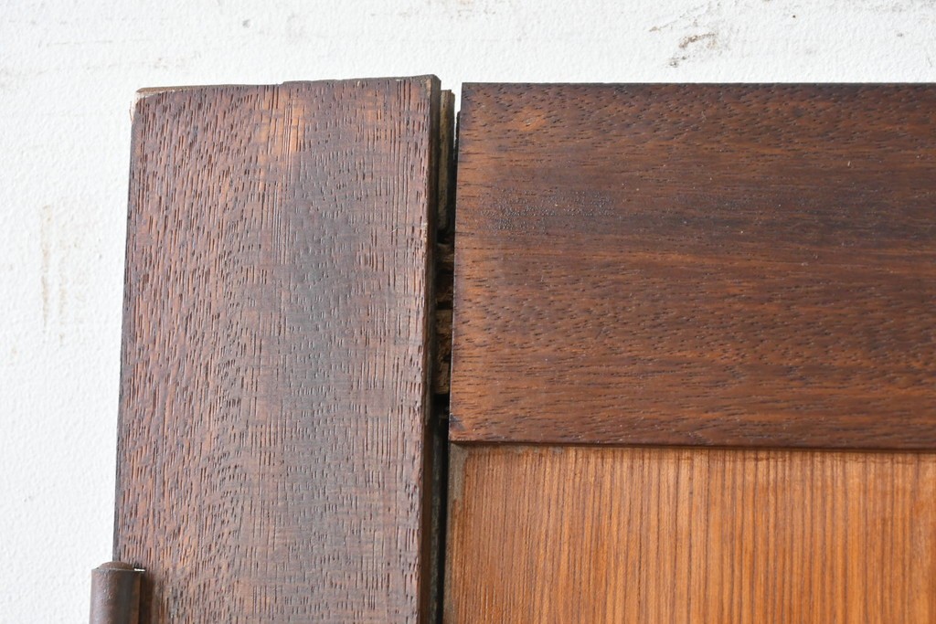 アンティーク建具　昭和初期　大正ロマン　異なる木色のコントラストが目を引くドア1枚　(R-086595)