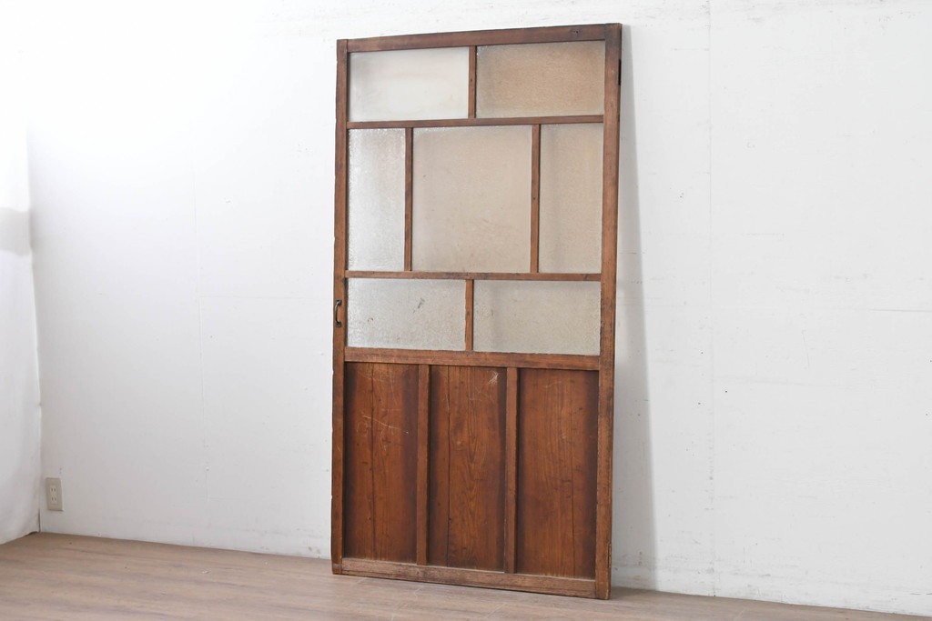 アンティーク建具　大正から昭和初期　大正ロマン　素朴な木味が魅力のガラス扉1枚　(R-086596)