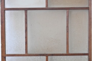アンティーク建具　大正から昭和初期　大正ロマン　素朴な木味が魅力のガラス扉1枚　(R-086596)