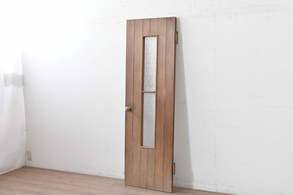 ヴィンテージ建具　昭和中期　ガラス入り　素朴な木味が魅力的な幅狭タイプのドア1枚　(R-086598)