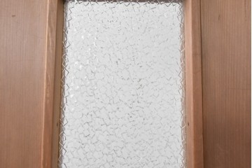 ヴィンテージ建具　昭和中期　ガラス入り　素朴な木味が魅力的な幅狭タイプのドア1枚　(R-086598)