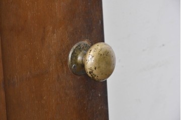 ヴィンテージ建具　昭和中期　ガラス入り　素朴な木味が魅力的な幅狭タイプのドア1枚　(R-086598)