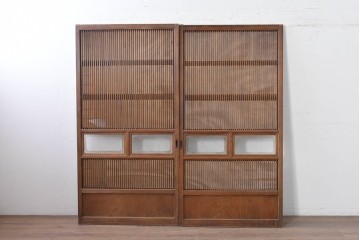 ヴィンテージ建具　昭和中期　裏障子付き　繊細に並んだ格子が美しい格子戸2枚セット　(R-086603)