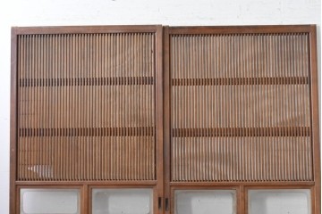 ヴィンテージ建具　昭和中期　裏障子付き　繊細に並んだ格子が美しい格子戸2枚セット　(R-086603)