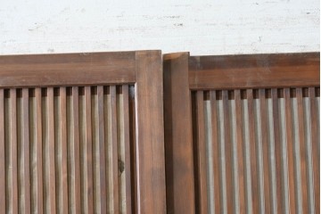 ヴィンテージ建具　昭和中期　裏障子付き　繊細に並んだ格子が美しい格子戸2枚セット　(R-086603)