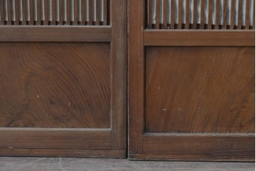 ヴィンテージ建具　昭和中期　裏障子付き　繊細に並んだ格子が美しい格子戸2枚セット　(R-086603)