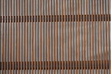 ヴィンテージ建具　昭和中期　裏障子付き　繊細に並んだ格子が美しい格子戸2枚セット　(R-086603)