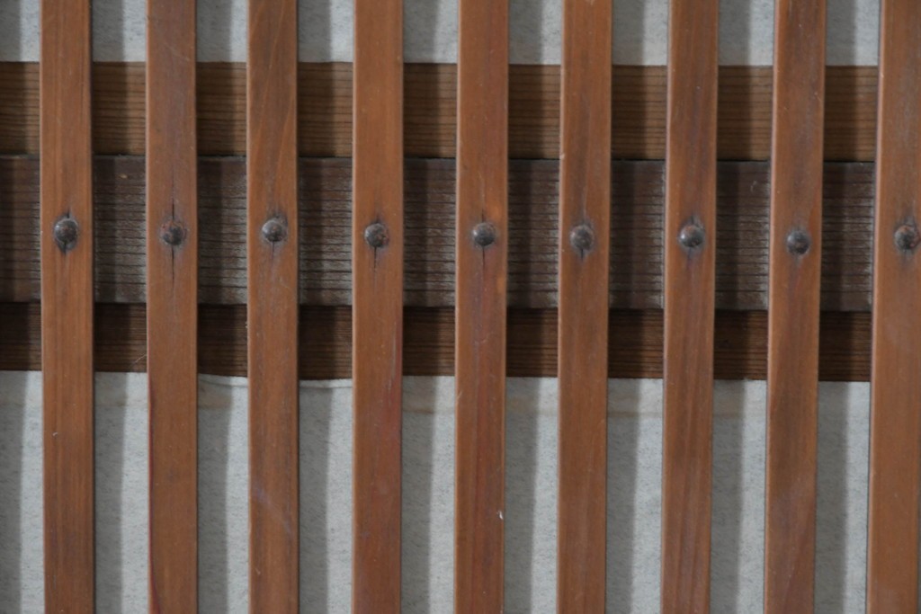 ヴィンテージ建具　昭和中期　裏障子付き　繊細に並んだ格子が美しい格子戸2枚セット　(R-086603)