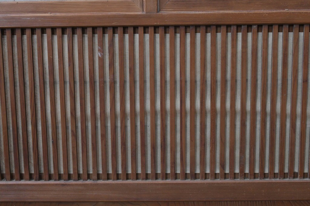 ヴィンテージ建具　昭和中期　裏障子付き　繊細に並んだ格子が美しい格子戸2枚セット　(R-086603)