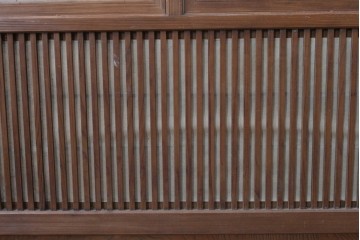 ヴィンテージ建具　昭和中期　裏障子付き　繊細に並んだ格子が美しい格子戸2枚セット　(R-086603)