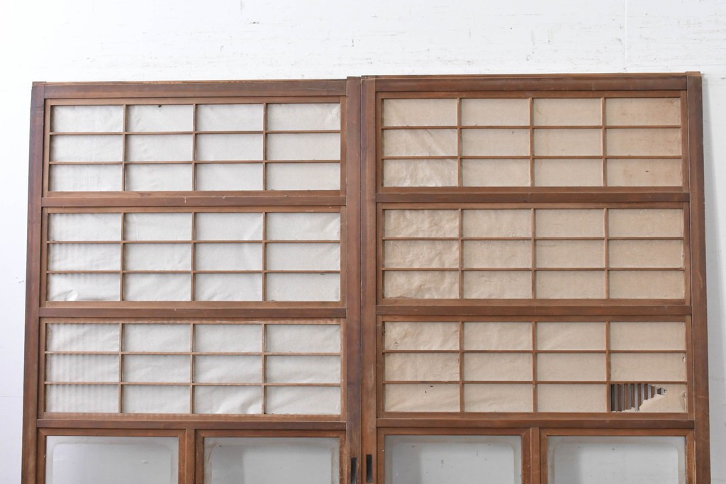 ヴィンテージ建具　昭和中期　裏障子付き　繊細に並んだ格子が美しい格子戸2枚セット　(R-086603)