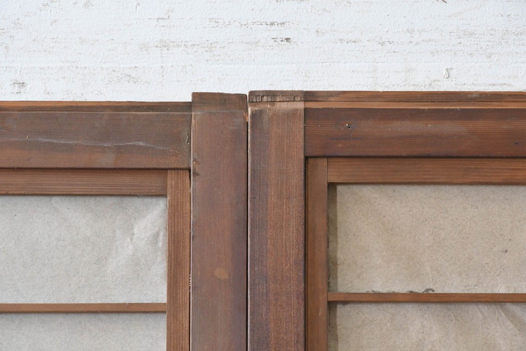 ヴィンテージ建具　昭和中期　裏障子付き　繊細に並んだ格子が美しい格子戸2枚セット　(R-086603)