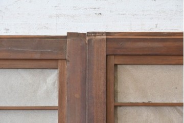 ヴィンテージ建具　昭和中期　裏障子付き　繊細に並んだ格子が美しい格子戸2枚セット　(R-086603)