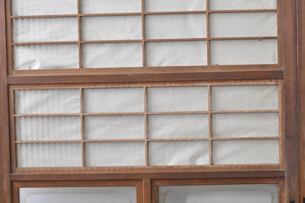 ヴィンテージ建具　昭和中期　裏障子付き　繊細に並んだ格子が美しい格子戸2枚セット　(R-086603)