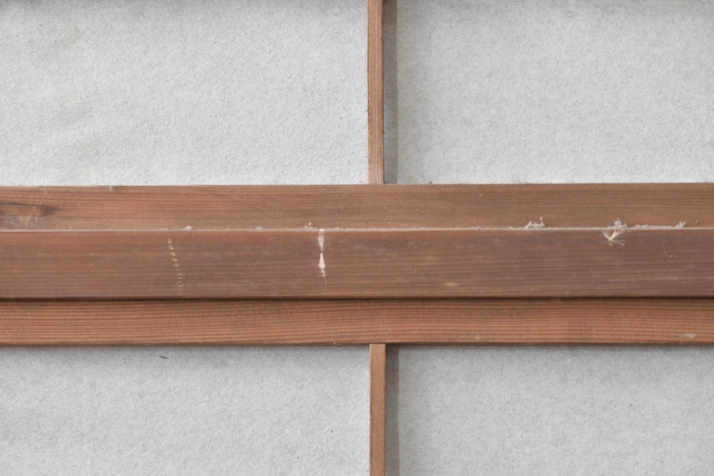 ヴィンテージ建具　昭和中期　裏障子付き　繊細に並んだ格子が美しい格子戸2枚セット　(R-086603)