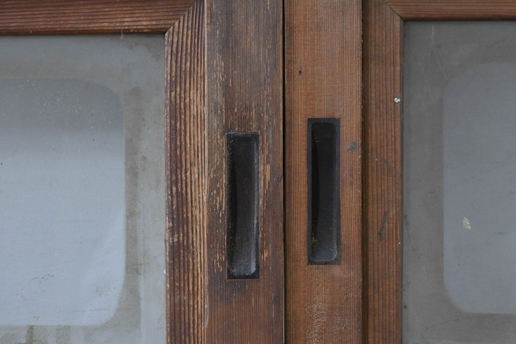 ヴィンテージ建具　昭和中期　裏障子付き　繊細に並んだ格子が美しい格子戸2枚セット　(R-086603)