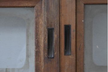 ヴィンテージ建具　昭和中期　裏障子付き　繊細に並んだ格子が美しい格子戸2枚セット　(R-086603)