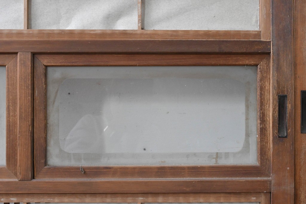 ヴィンテージ建具　昭和中期　裏障子付き　繊細に並んだ格子が美しい格子戸2枚セット　(R-086603)