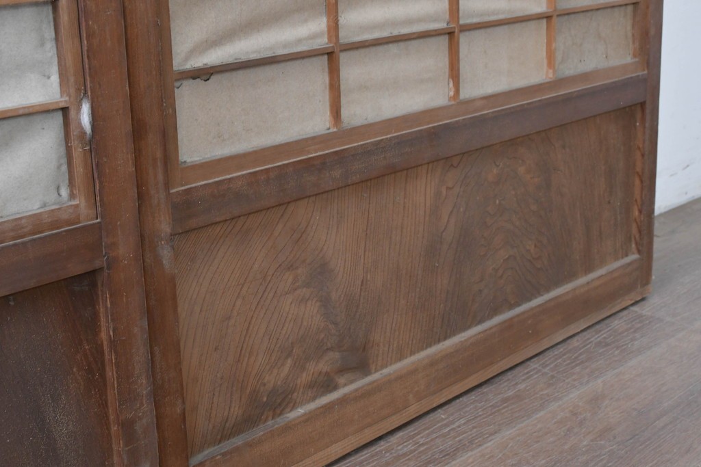 ヴィンテージ建具　昭和中期　裏障子付き　繊細に並んだ格子が美しい格子戸2枚セット　(R-086603)