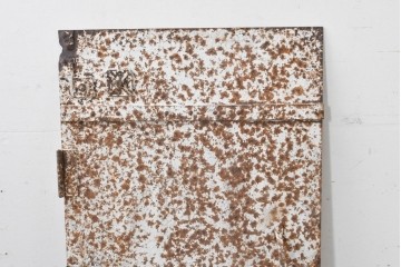 アンティーク建具　大正から昭和初期　無骨な風合いの錆びた鉄扉1枚　(R-086605)