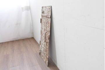 アンティーク建具　大正から昭和初期　無骨な風合いの錆びた鉄扉1枚　(R-086605)